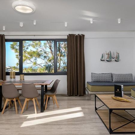 Christianna & George Luxury Hot Tub Apartment Fira  Esterno foto
