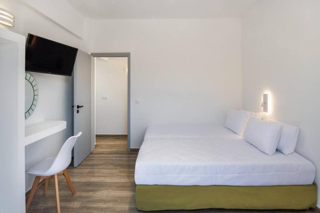 Christianna & George Luxury Hot Tub Apartment Fira  Esterno foto