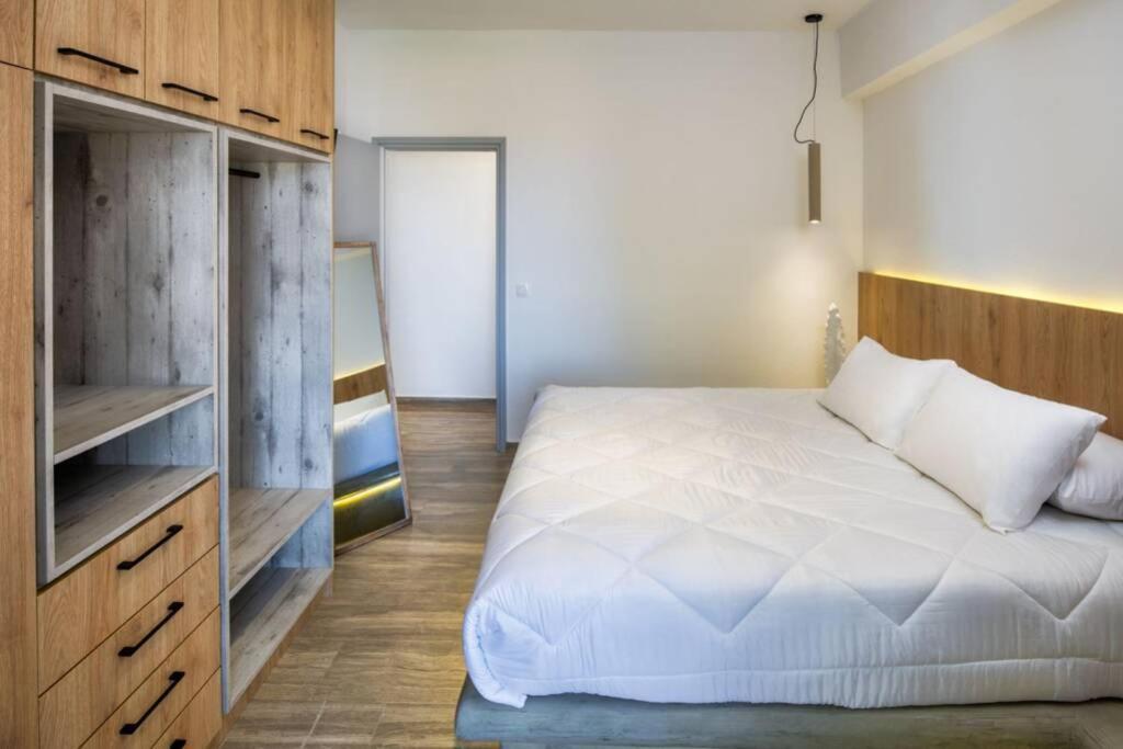 Christianna & George Luxury Hot Tub Apartment Fira  Esterno foto