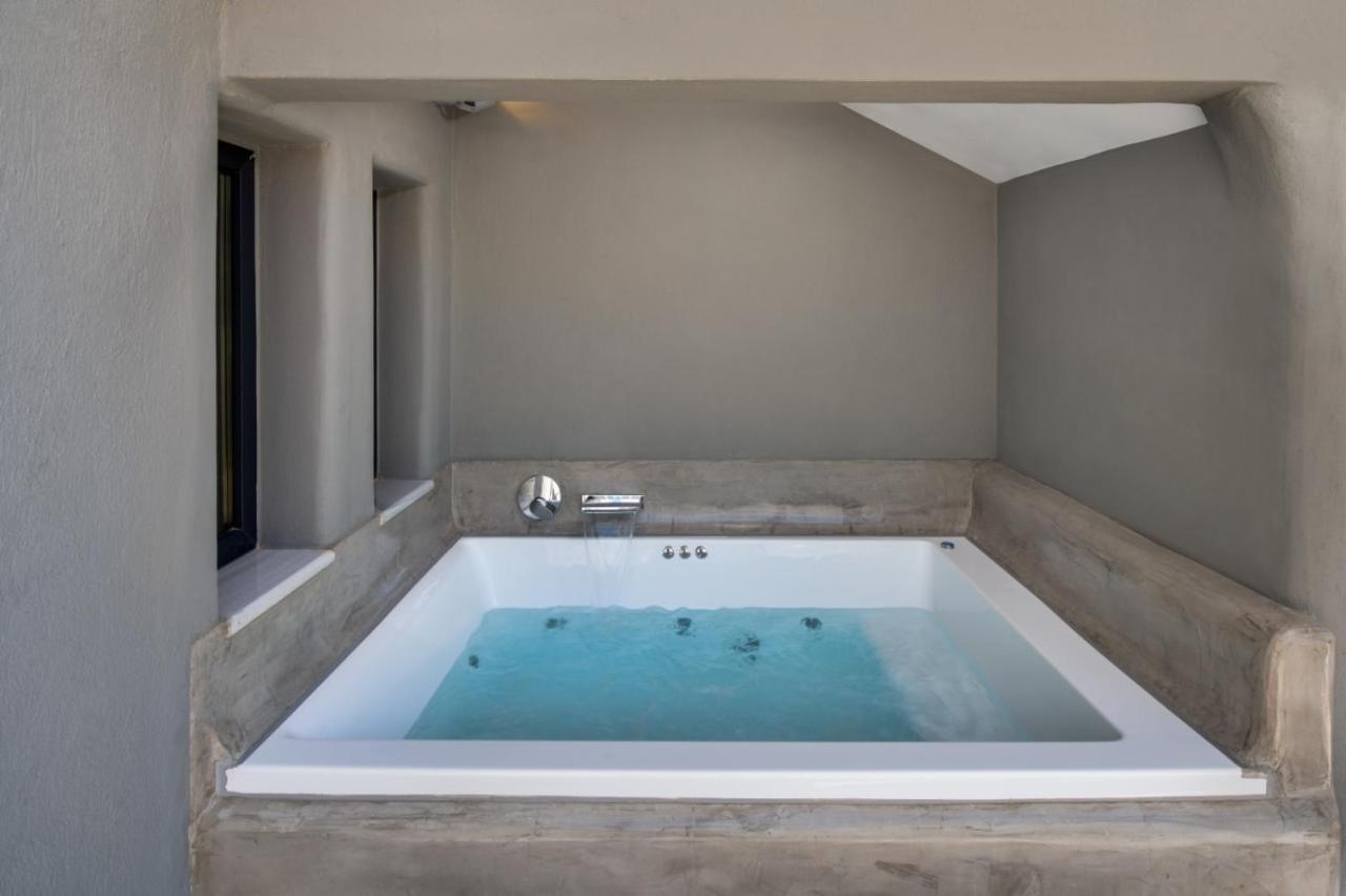 Christianna & George Luxury Hot Tub Apartment Fira  Esterno foto