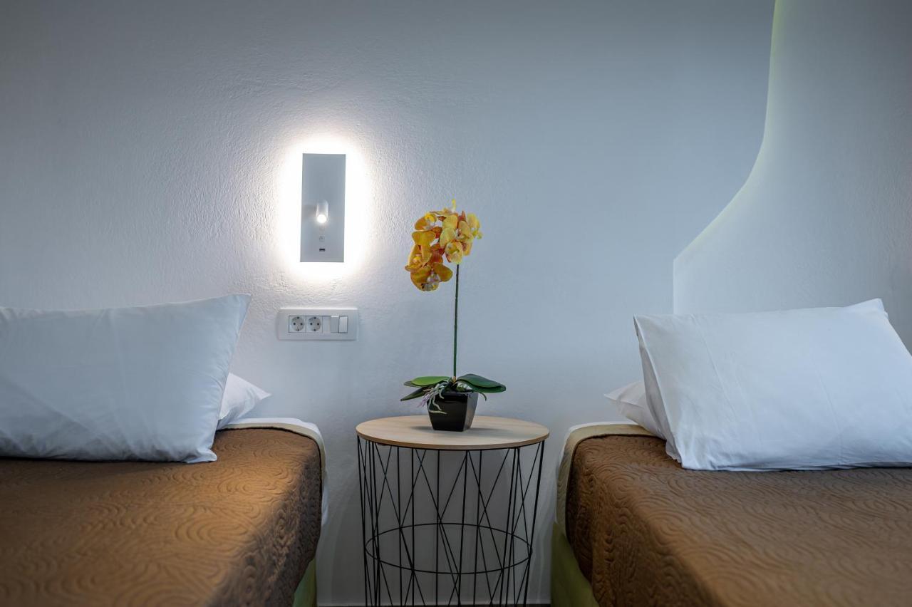 Christianna & George Luxury Hot Tub Apartment Fira  Esterno foto